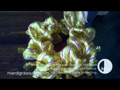 How To Make Deco Mesh Wreath | Mommy.