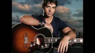 Watch Luis Fonsi Keep My Cool video