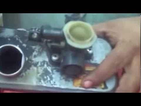 Como verter la gasolina simplemente