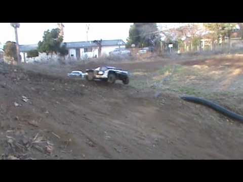 LOSI 5IVE-T ripping it up