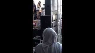 Y N Hot Dj Viola Saat Perform