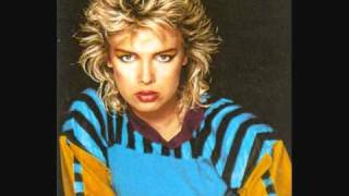 Watch Kim Wilde Putty In Your Hands video