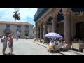 ハバナ旧市街の街並みと人々