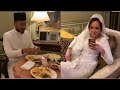 Kesian Suami Nelydia Senrose Makan Sendirian Di Meja Makan Di...