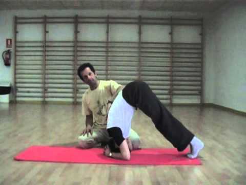Yoga paso a paso: Equilibrio de cabeza - Sirsásana - YouTube Yoga paso a paso: Equilibrio de cabeza - Sirsásana - YouTube