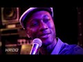 Watch: Mike Einziger And Aloe Blacc Perform Avicii's Mike Einziger And Aloe Blacc Perform Avicii's