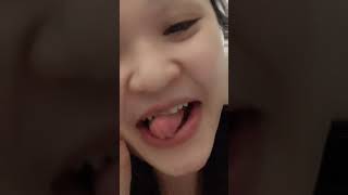 Senyuman Adenia Good Ponsel Bikin Gak Tahan