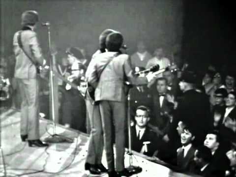 The Beatles - Twist And Shout [HD] Live Washington 1964 (Complete)