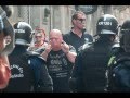 Budaházy Györgyöt kísérik a rendőrök a városban
