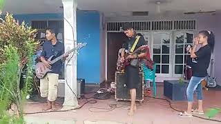 Kupilih dia cover keluarga teras rumah