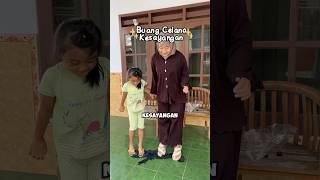 Buang Celana Kak Azki