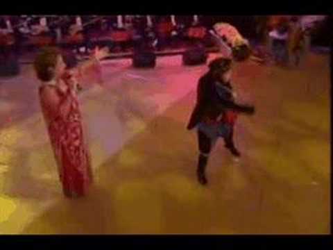 Emel Tascioglu - Sobalarinda kuru mese yaniyor Video Klibi Emel Tascioglu - Sobalarinda kuru mese yaniyor Video Klibi