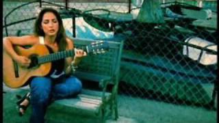 Watch Gloria Estefan Famous video