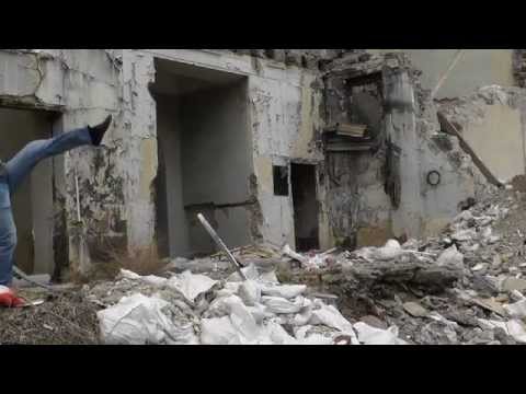 UNICEF: oneminutesjr.- Pile of Shards