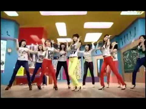 Korean girls dancing to O Womaniya Song from Gangs of Wasseypur...