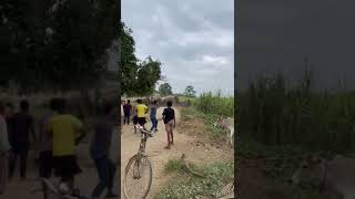 गव म घस जगल हथ क झड,दहसत म गरमण
