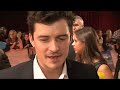 Orlando Bloom looks up girls' skirts