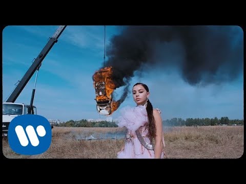 Charli XCX - White Mercedes [Official Video] - «Видео»