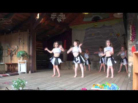 chi wa wa girls dance