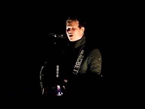 Tom DeLonge talks about San Diego and sings Box Car Racer's There Is 