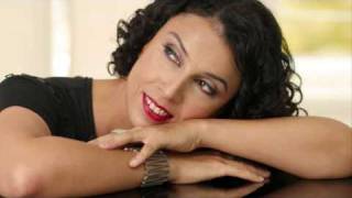 Watch Paula Morelenbaum Canto De Ossanha video