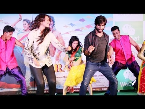 Shahid & Sonakshi dance with fans on Saree Ke Fall Sa at Mithibai...