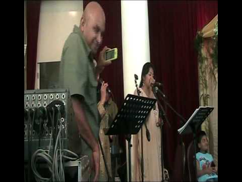 Aaja Nachle- Dostana Singapore.mp4