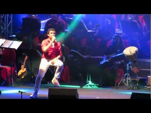 Sonu Nigam paying tribute to Jagjit Singh Ji... Hothon se chhoo...