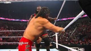 Raw: Mark Henry attacks The Great Khali