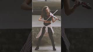 Electric Violinist Plays Youngblood By @5Sos
