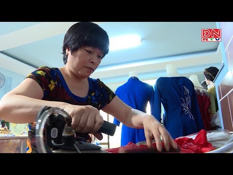 Người gần 30 năm gắn bó với nghề may áo dài truyền thống