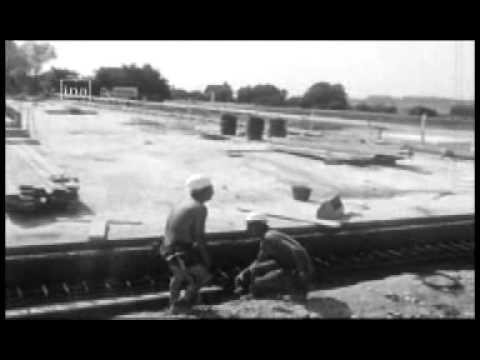 Robert Poujade a visité le chantier de la rocade Est à Dijon (1976)