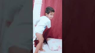 Lorenzo Dançando Fazendo Gracinha
