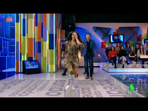 Descalza y mareada: asรญ gana una competitiva Cristina Pedroche el reto de la aceituna