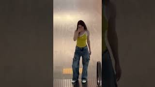 Dasha Taran Joins The Escalator Trend