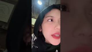 Hijab Merokok