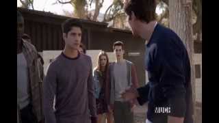 Teen Wolf 3x05 - Scott yells at Isaac ...