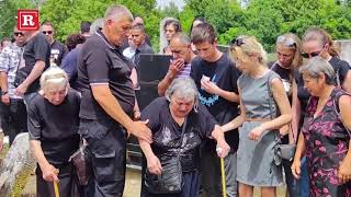 Sahranjen Zoki Šumadinac, Majka Neutešna Na Grobu