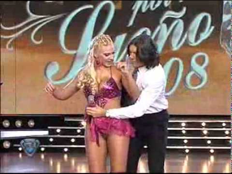 Showmatch 2008 - A Mónica Farro se le cayó la pollera
