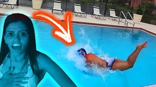 QUASE QUEBREI O QUEIXO PULANDO NA PISCINA!