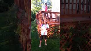 Girl Gets Bucket Dropped On Head By Little Sister Attempting Ice Bucket Challenge - 1042408