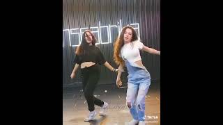 Su Burcu Yazgi Coşkunun Ti̇k Tok Dansi
