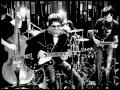 Kenan Doğulu - Tutamıyorum Zamanı (Akustik) klip izle