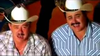 Watch Los Huracanes Del Norte Medio Pueblo video