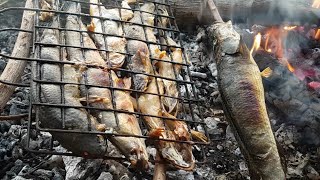 Amazing cooking fish and eating delicious - Primitive Technology - Village food factory - Asian food