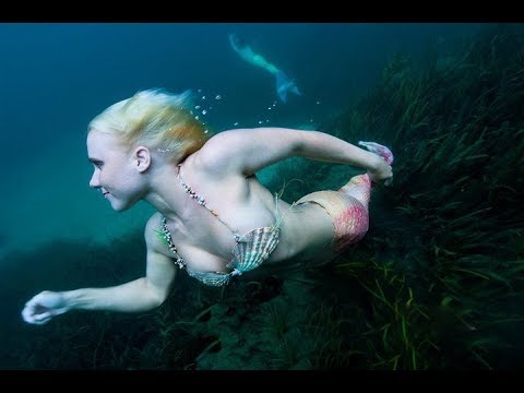 Underwater bathtub lesbian