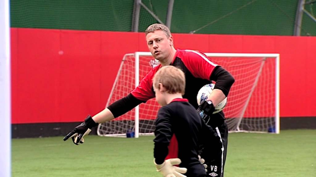 FIFA 12 Coaching Manual | First Goalkeeping Session