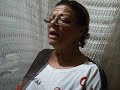 Trolando minha mãe com coco falso de rolo de papel higiênico.