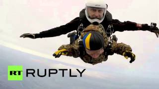 91-летний ветеран ВОВ прыгнул с парашютом ко Дню Победы