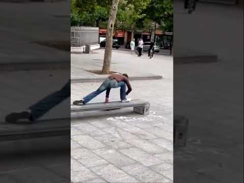 Skater does the splits